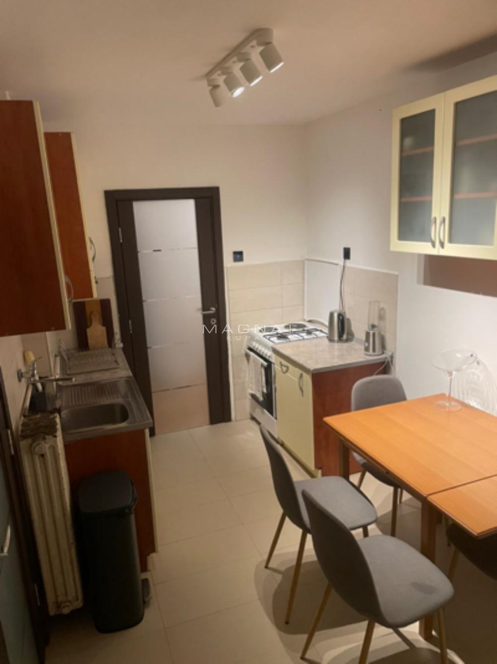 Stan na prodaju u Beogradu, Knez Mihailova, trosoban, 68m2, cena 570000 evra