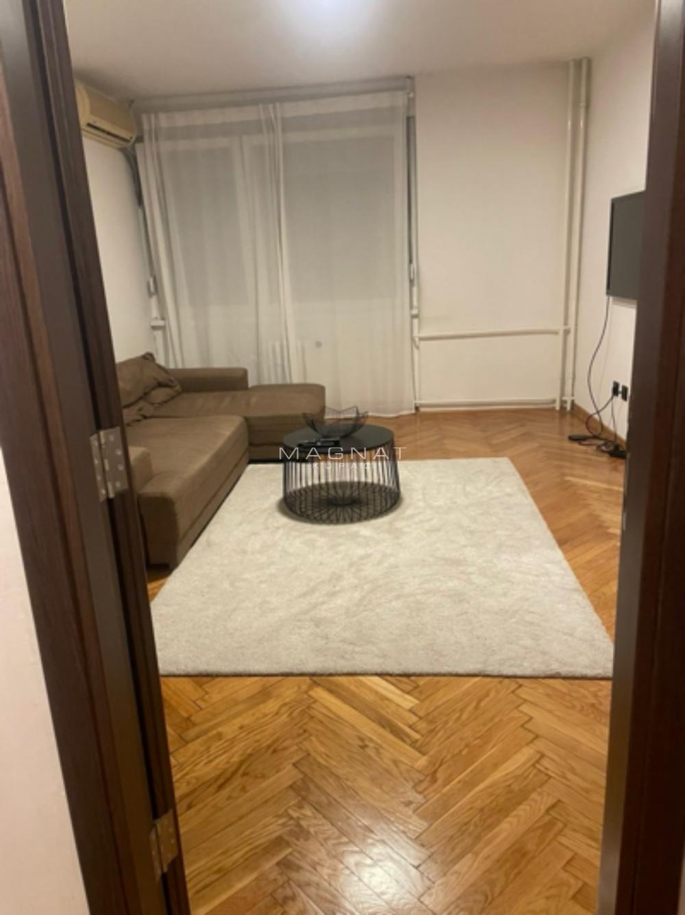 Stan na prodaju u Beogradu, Knez Mihailova, trosoban, 68m2, cena 570000 evra