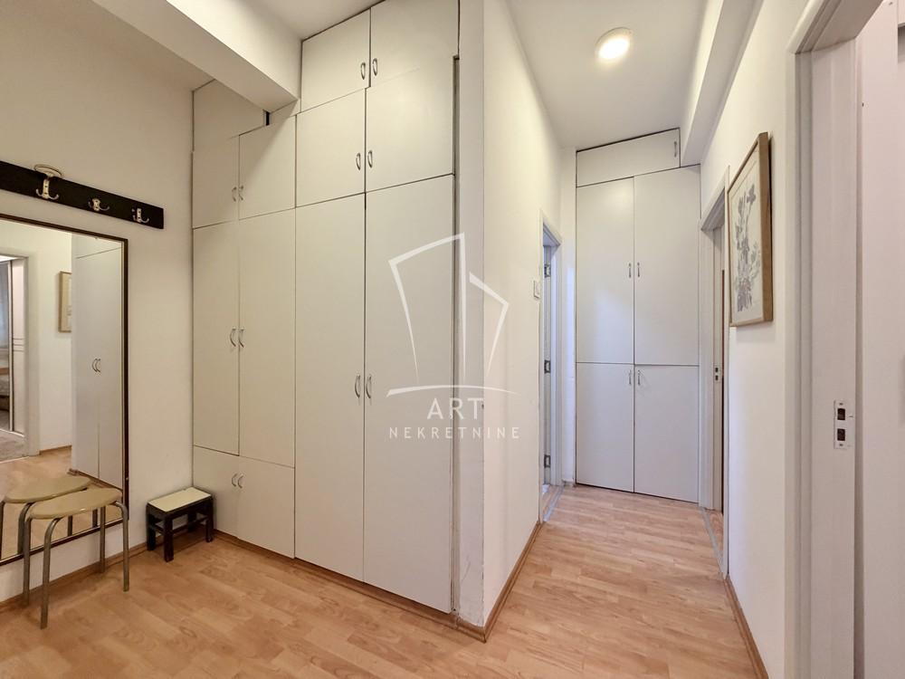 Stan na prodaju u Beogradu, Vračar, dvoiposoban, 46m2, cena 255000 evra
