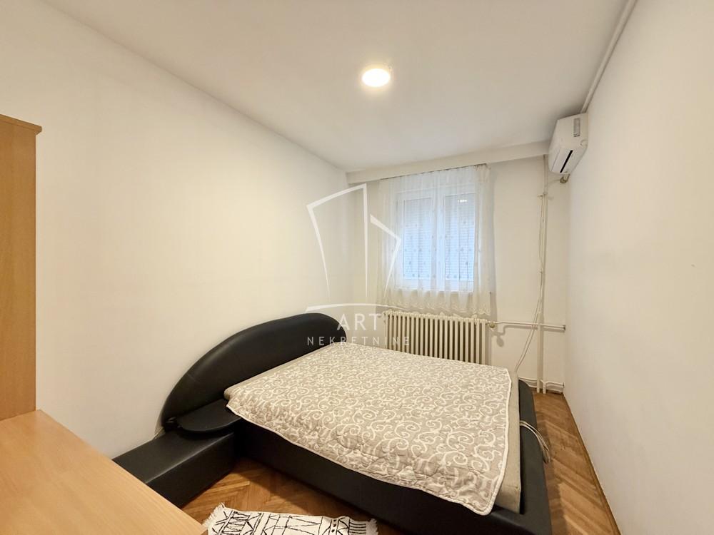 Stan na prodaju u Beogradu, Vračar, dvoiposoban, 46m2, cena 255000 evra