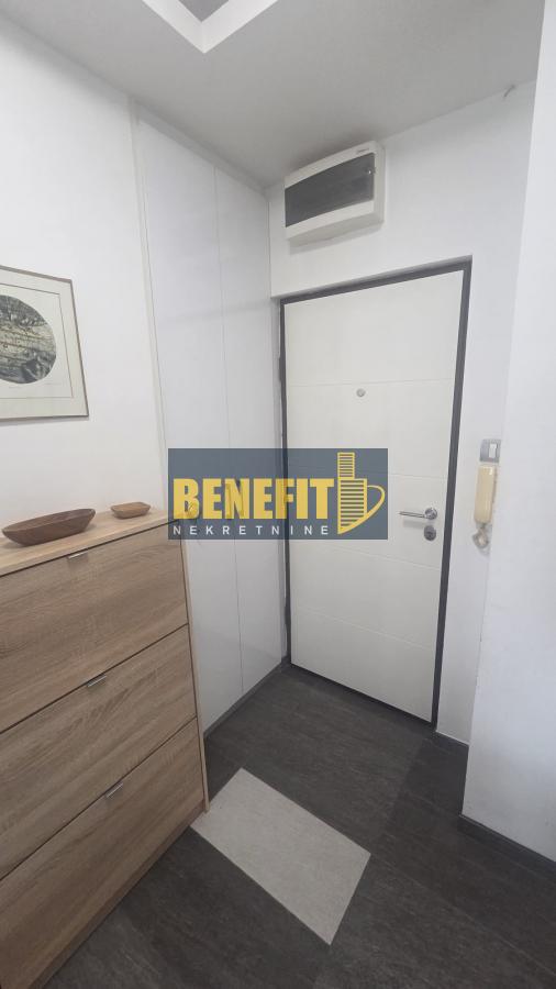 Stan na prodaju u Beogradu, Novi Beograd blok 70 (Kineski TC), jednoiposoban, 41m2, cena 176000 evra