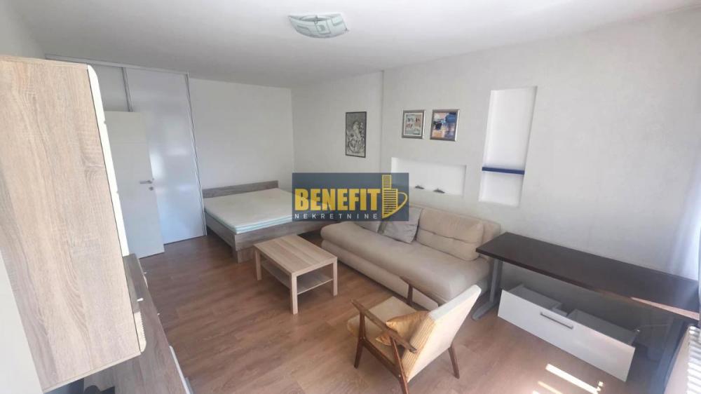 Stan na prodaju u Beogradu, Novi Beograd blok 70 (Kineski TC), jednoiposoban, 41m2, cena 176000 evra