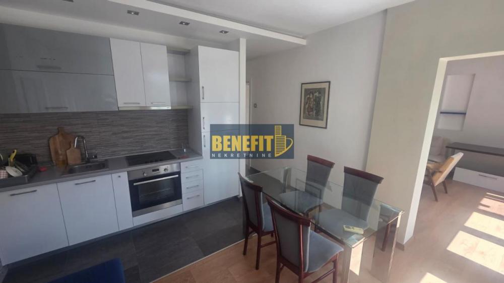 Stan na prodaju u Beogradu, Novi Beograd blok 70 (Kineski TC), jednoiposoban, 41m2, cena 176000 evra