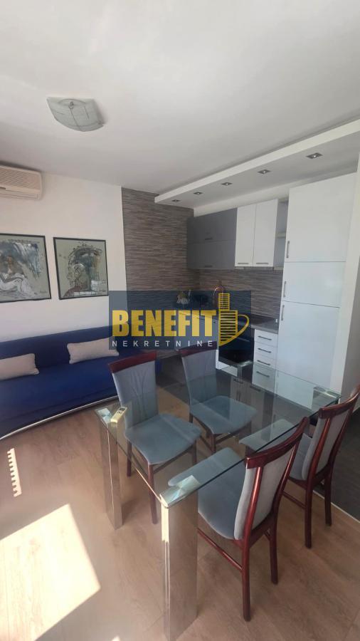 Stan na prodaju u Beogradu, Novi Beograd blok 70 (Kineski TC), jednoiposoban, 41m2, cena 176000 evra