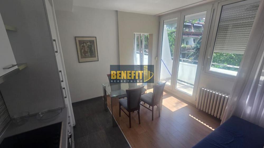 Stan na prodaju u Beogradu, Novi Beograd blok 70 (Kineski TC), jednoiposoban, 41m2, cena 176000 evra
