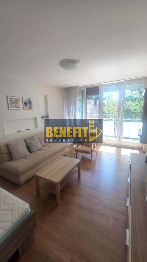 Stan na prodaju u Beogradu, Novi Beograd blok 70 (Kineski TC), jednoiposoban, 41m2, cena 176000 evra