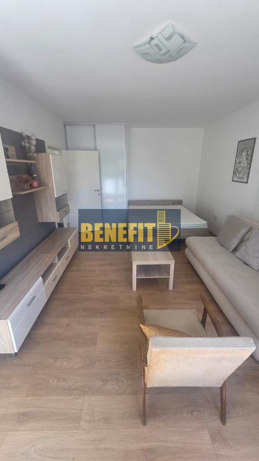 Stan na prodaju u Beogradu, Novi Beograd blok 70 (Kineski TC), jednoiposoban, 41m2, cena 176000 evra