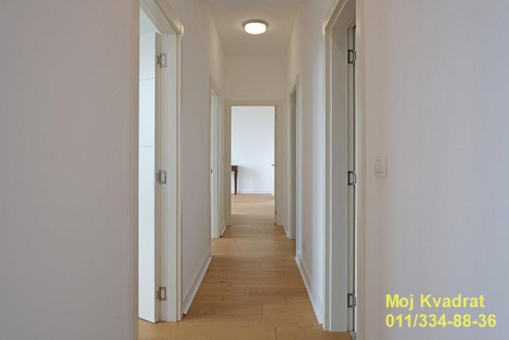 Stan na prodaju u Beogradu, Novi Beograd blok 65, cetvorosoban, 125m2, cena 530000 evra