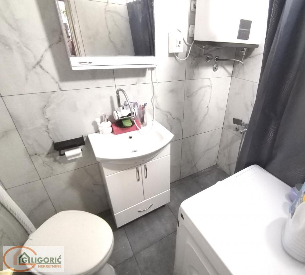 Stan na prodaju u Beogradu, Karaburma, dvosoban, 47m2, cena 180000 evra