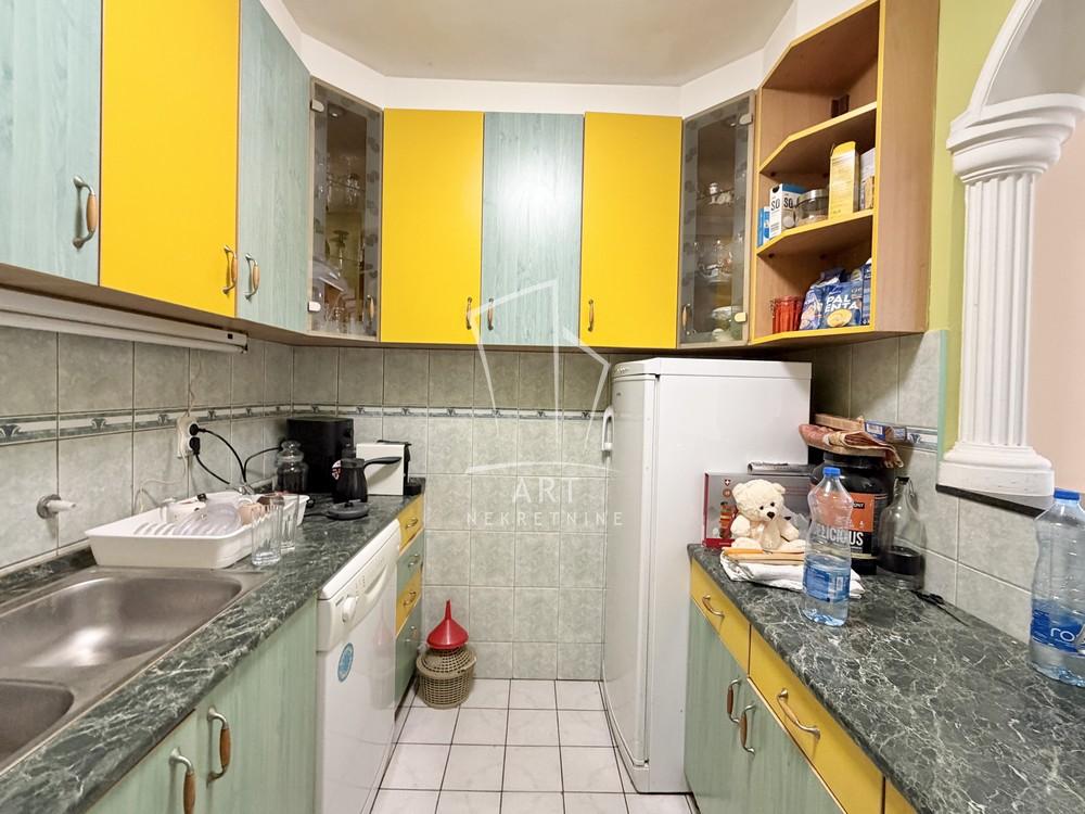 Stan na prodaju u Beogradu, Crveni Krst, dvoiposoban, 66m2, cena 210000 evra