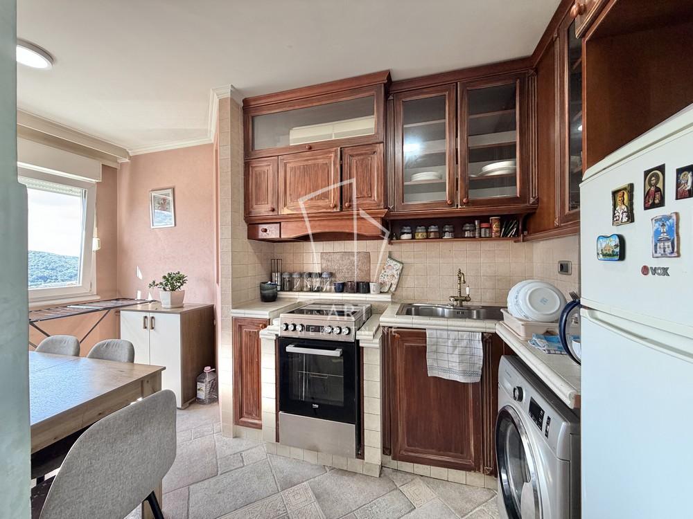 Stan na prodaju u Beogradu, Kanarevo brdo, dvoiposoban, 66m2, cena 216000 evra