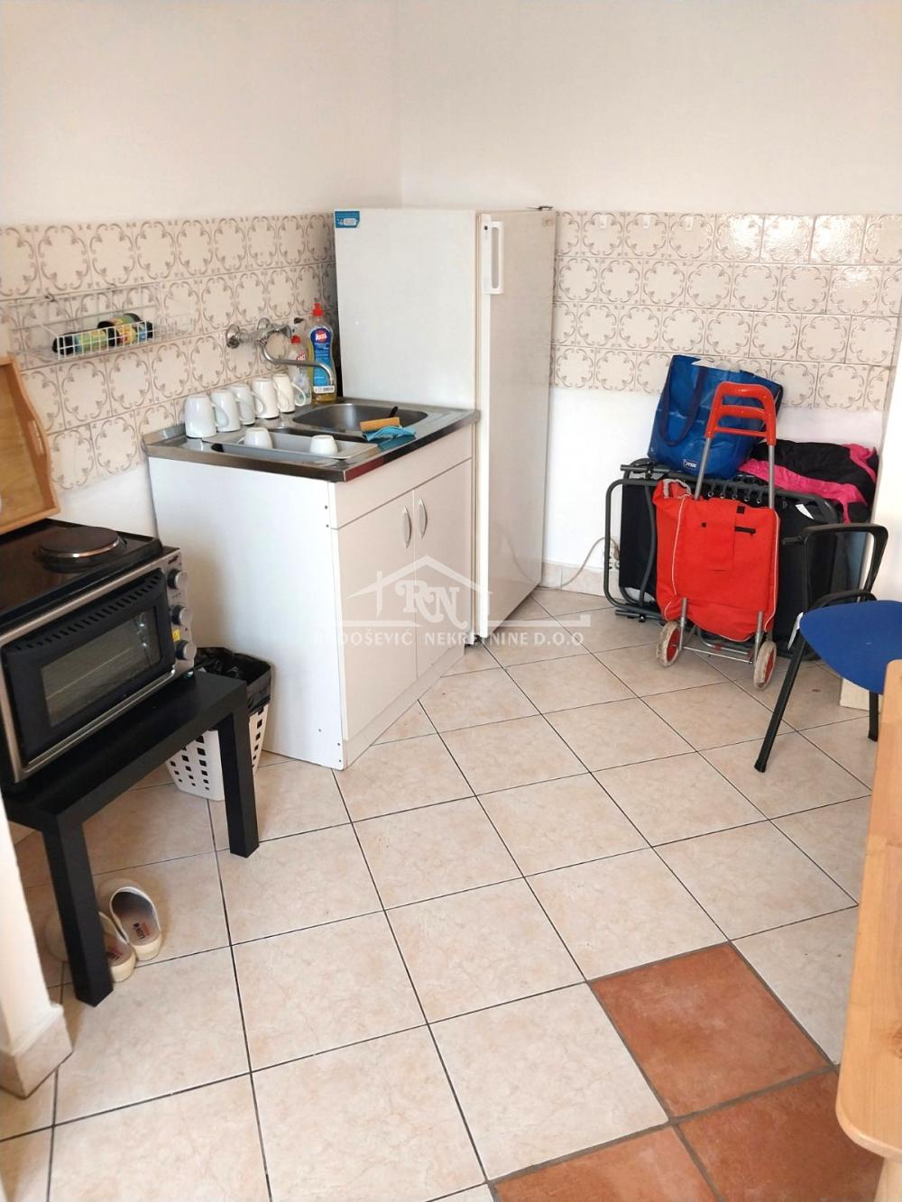 Stan na prodaju u Beogradu, Voždovac, dvosoban, 57m2, cena 185000 evra