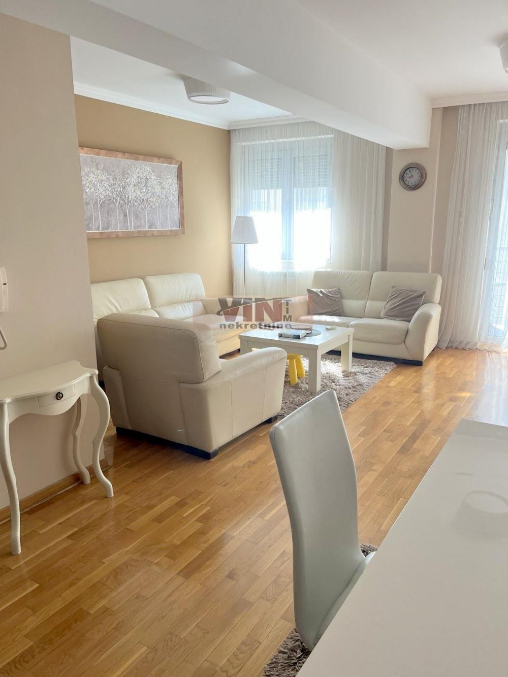 Stan na prodaju u Beogradu, Đeram pijaca, trosoban, 84m2, cena 341000 evra
