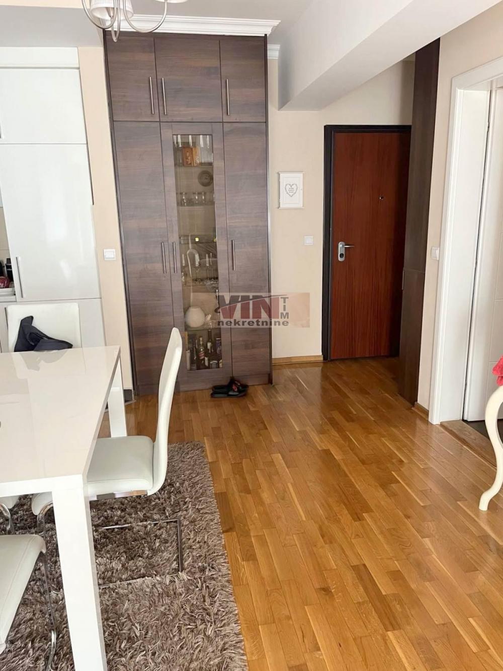 Stan na prodaju u Beogradu, Đeram pijaca, trosoban, 84m2, cena 341000 evra