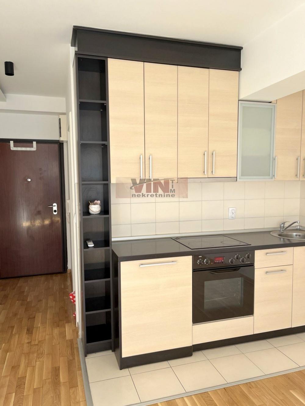 Stan na prodaju u Beogradu, Đeram pijaca, trosoban, 84m2, cena 341000 evra