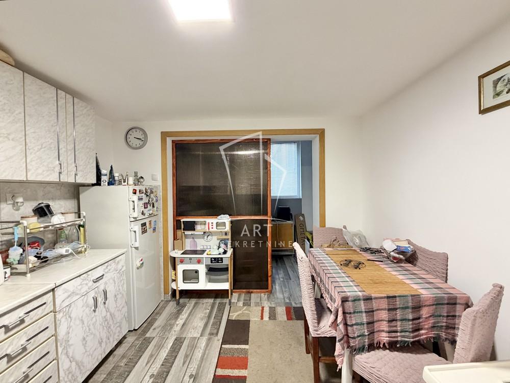 Stan na prodaju u Beogradu, Karaburma, jednoiposoban, 39m2, cena 107000 evra