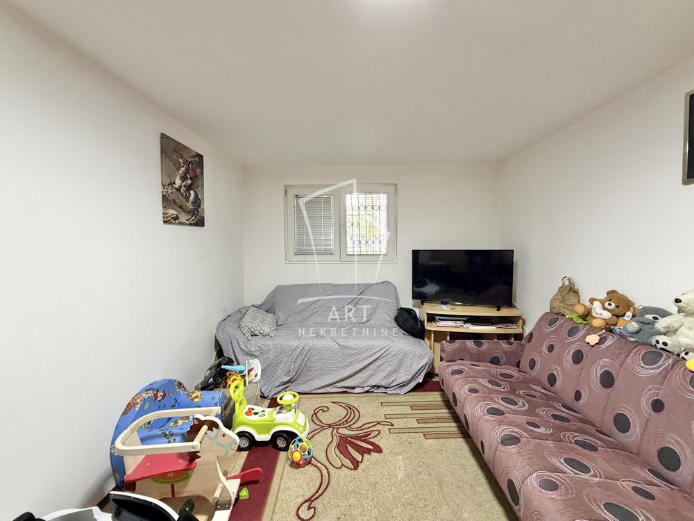 Stan na prodaju u Beogradu, Karaburma, jednoiposoban, 39m2, cena 107000 evra