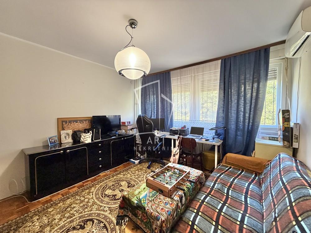 Stan na prodaju u Beogradu, Kumodraž, dvosoban, 55m2, cena 155000 evra