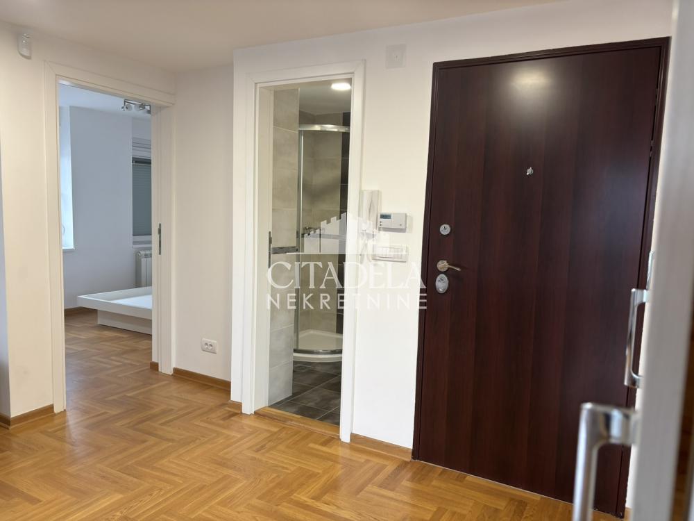 Stan na prodaju u Beogradu, Bulbulder, dvosoban, 84m2, cena 195000 evra