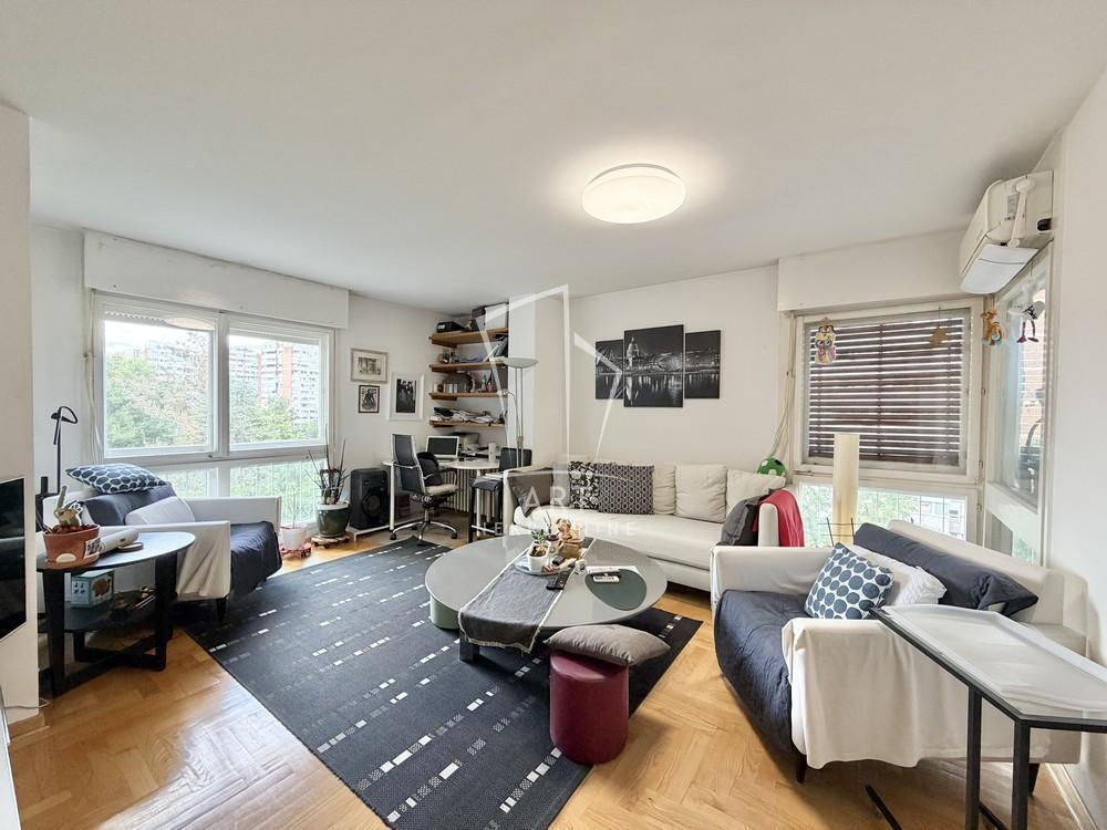 Stan na prodaju u Beogradu, Novi Beograd blok 45 (TC Enjub), trosoban, 76m2, cena 270000 evra