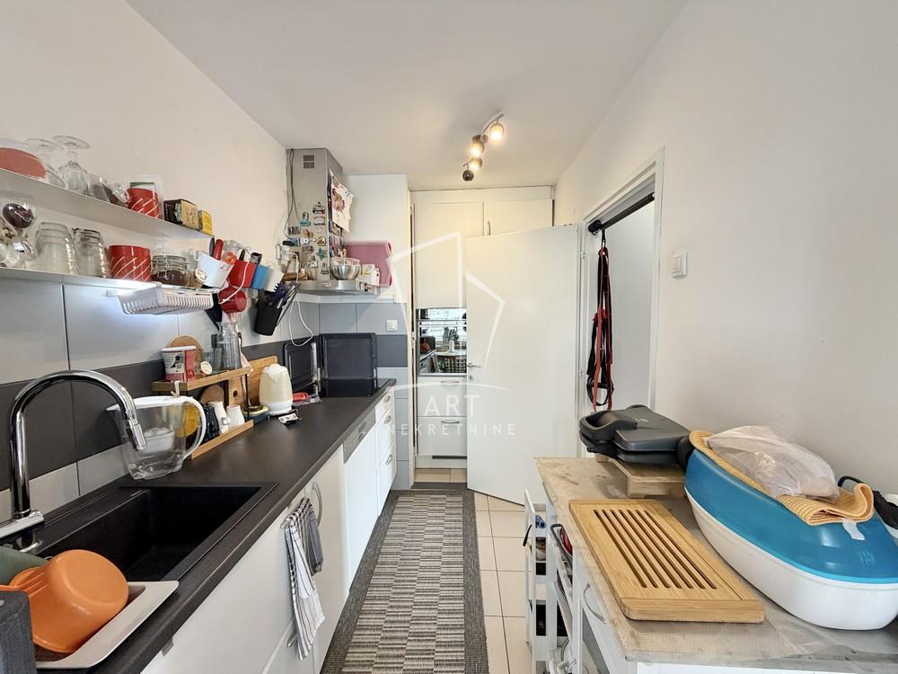 Stan na prodaju u Beogradu, Novi Beograd blok 45 (TC Enjub), trosoban, 76m2, cena 270000 evra