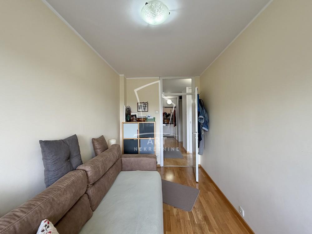 Stan na prodaju u Beogradu, Novi Beograd blok 45 (TC Enjub), trosoban, 76m2, cena 270000 evra