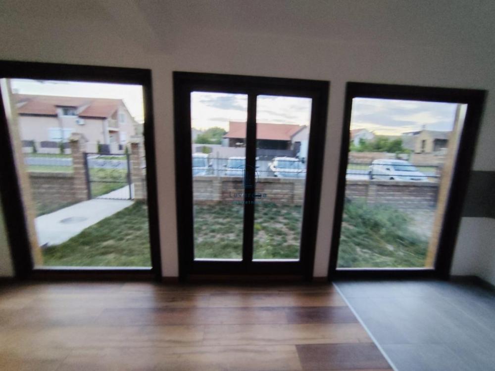 Stan na prodaju u Beogradu, Borča, cetvorosoban, 86m2, cena 215000 evra