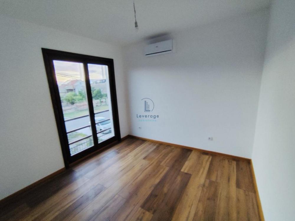 Stan na prodaju u Beogradu, Borča, cetvorosoban, 86m2, cena 215000 evra