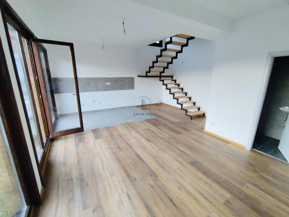 Stan na prodaju u Beogradu, Borča, cetvorosoban, 86m2, cena 215000 evra