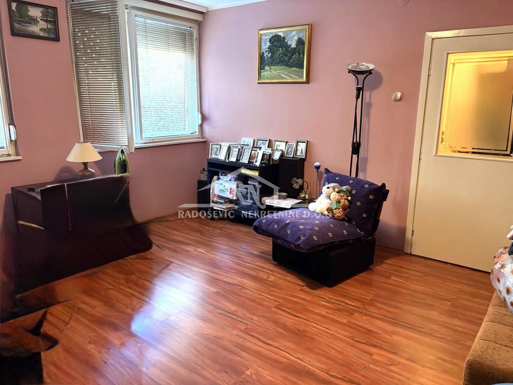 Stan na prodaju u Beogradu, Petlovo brdo, dvosoban, 54m2, cena 134900 evra