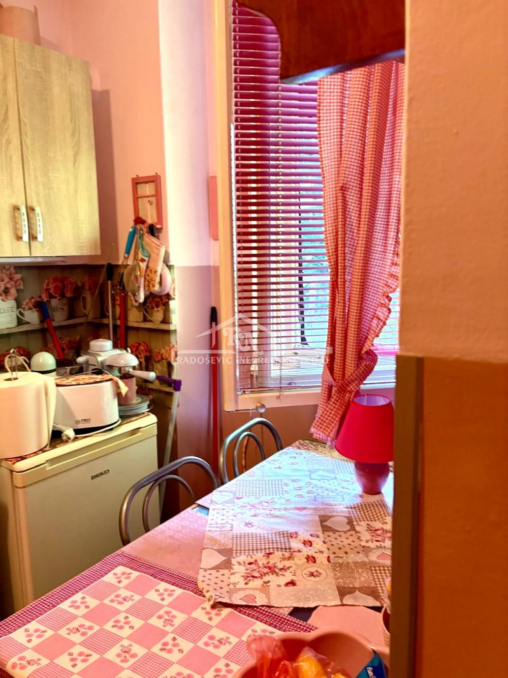 Stan na prodaju u Beogradu, Petlovo brdo, dvosoban, 54m2, cena 134900 evra