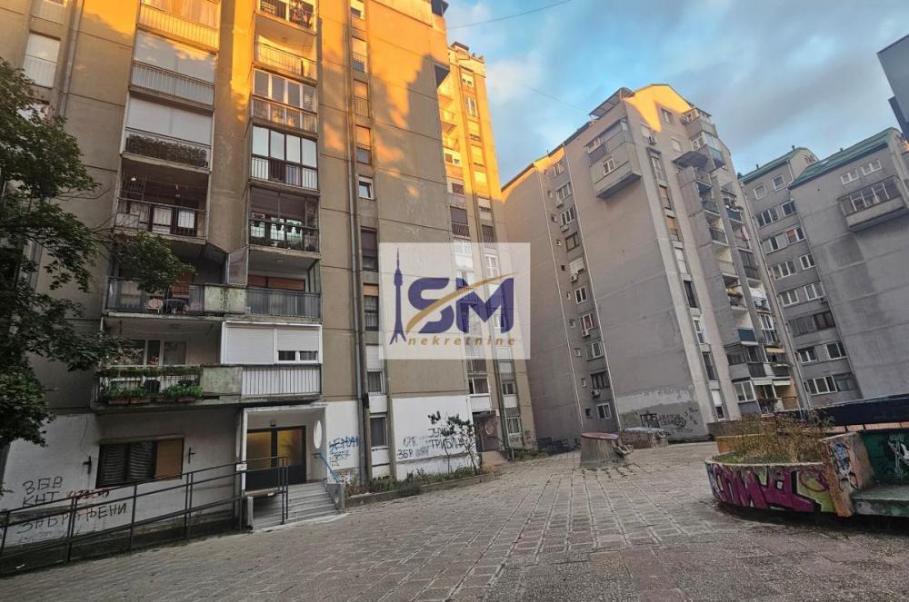 Stan na prodaju u Beogradu, Labudovo brdo, trosoban, 70m2, cena 168000 evra