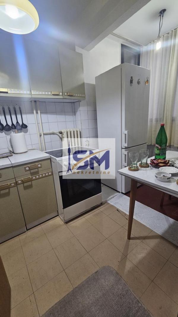 Stan na prodaju u Beogradu, Labudovo brdo, trosoban, 70m2, cena 168000 evra