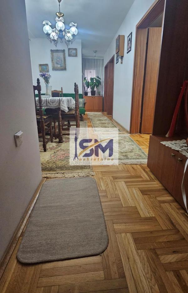 Stan na prodaju u Beogradu, Labudovo brdo, trosoban, 70m2, cena 168000 evra