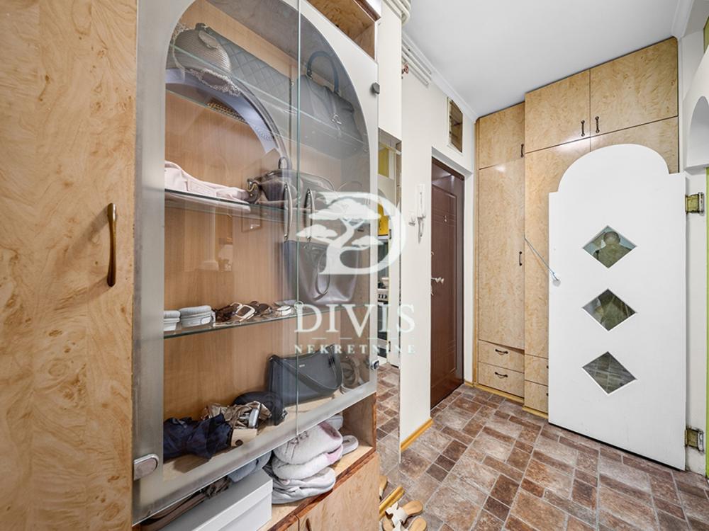 Stan na prodaju u Beogradu, Južni bulevar, dvoiposoban, 66m2, cena 210000 evra