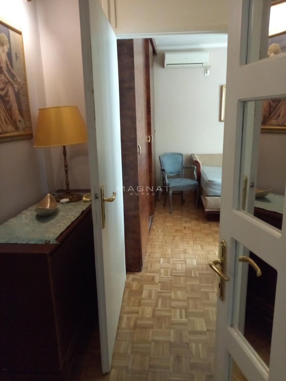 Stan na prodaju u Beogradu, Banjica, trosoban, 78m2, cena 215000 evra