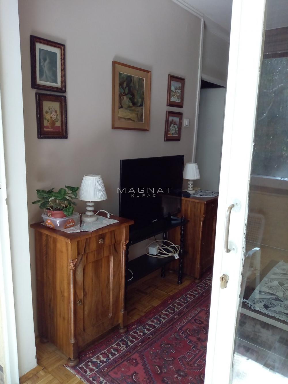 Stan na prodaju u Beogradu, Banjica, trosoban, 78m2, cena 215000 evra