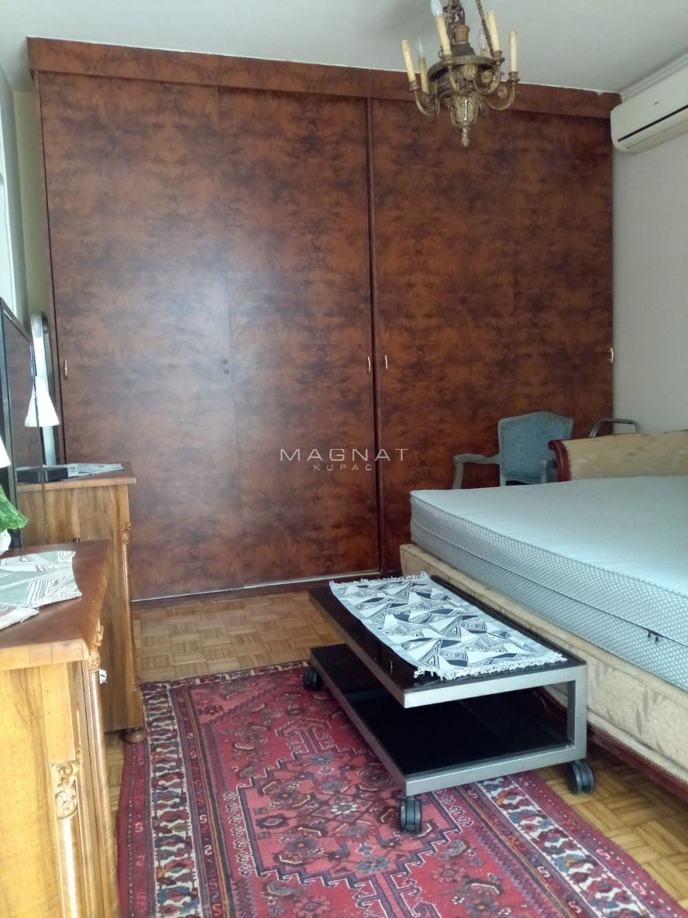 Stan na prodaju u Beogradu, Banjica, trosoban, 78m2, cena 215000 evra