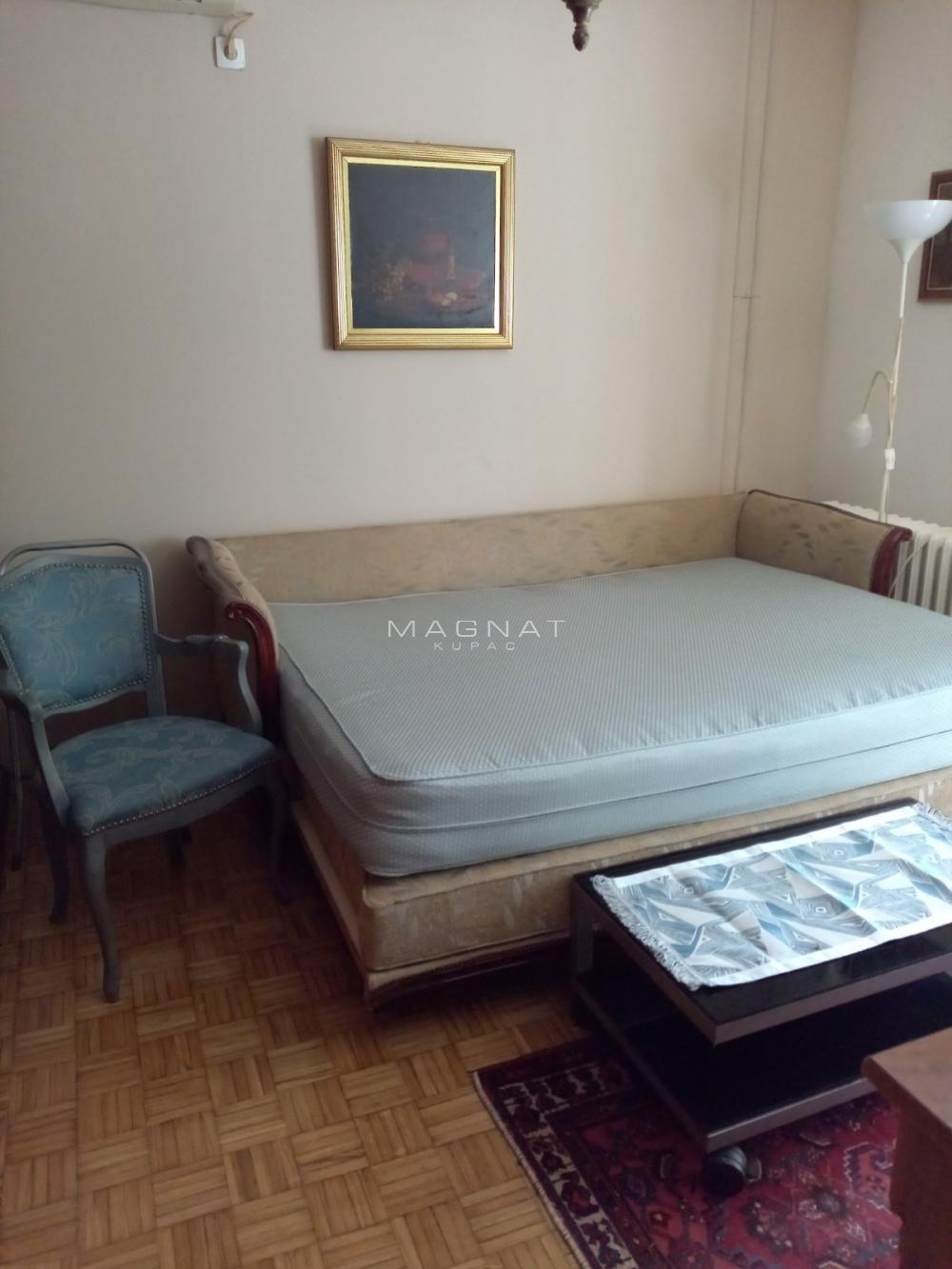 Stan na prodaju u Beogradu, Banjica, trosoban, 78m2, cena 215000 evra