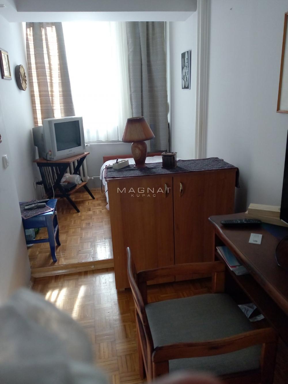 Stan na prodaju u Beogradu, Banjica, trosoban, 78m2, cena 215000 evra
