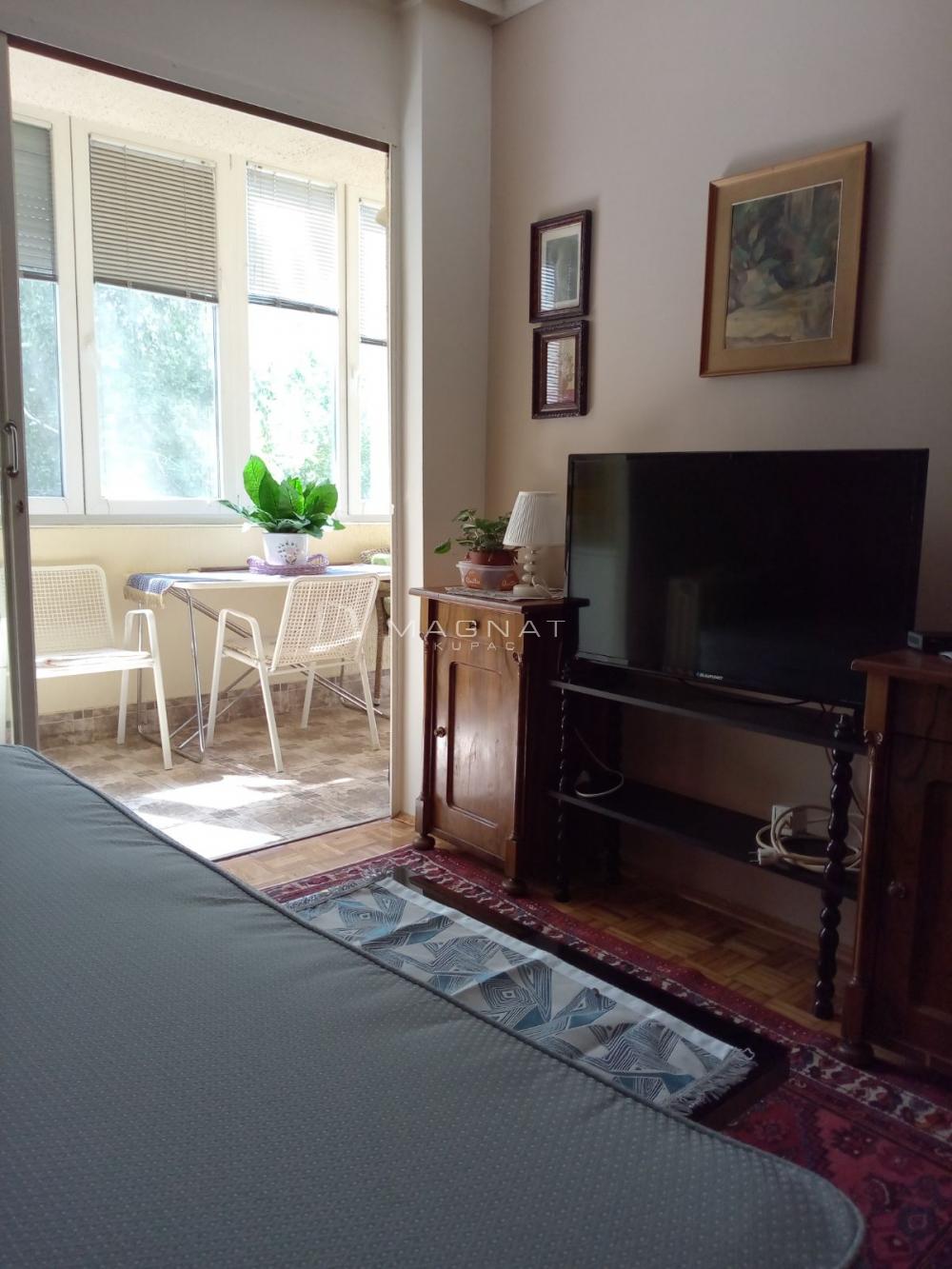 Stan na prodaju u Beogradu, Banjica, trosoban, 78m2, cena 215000 evra