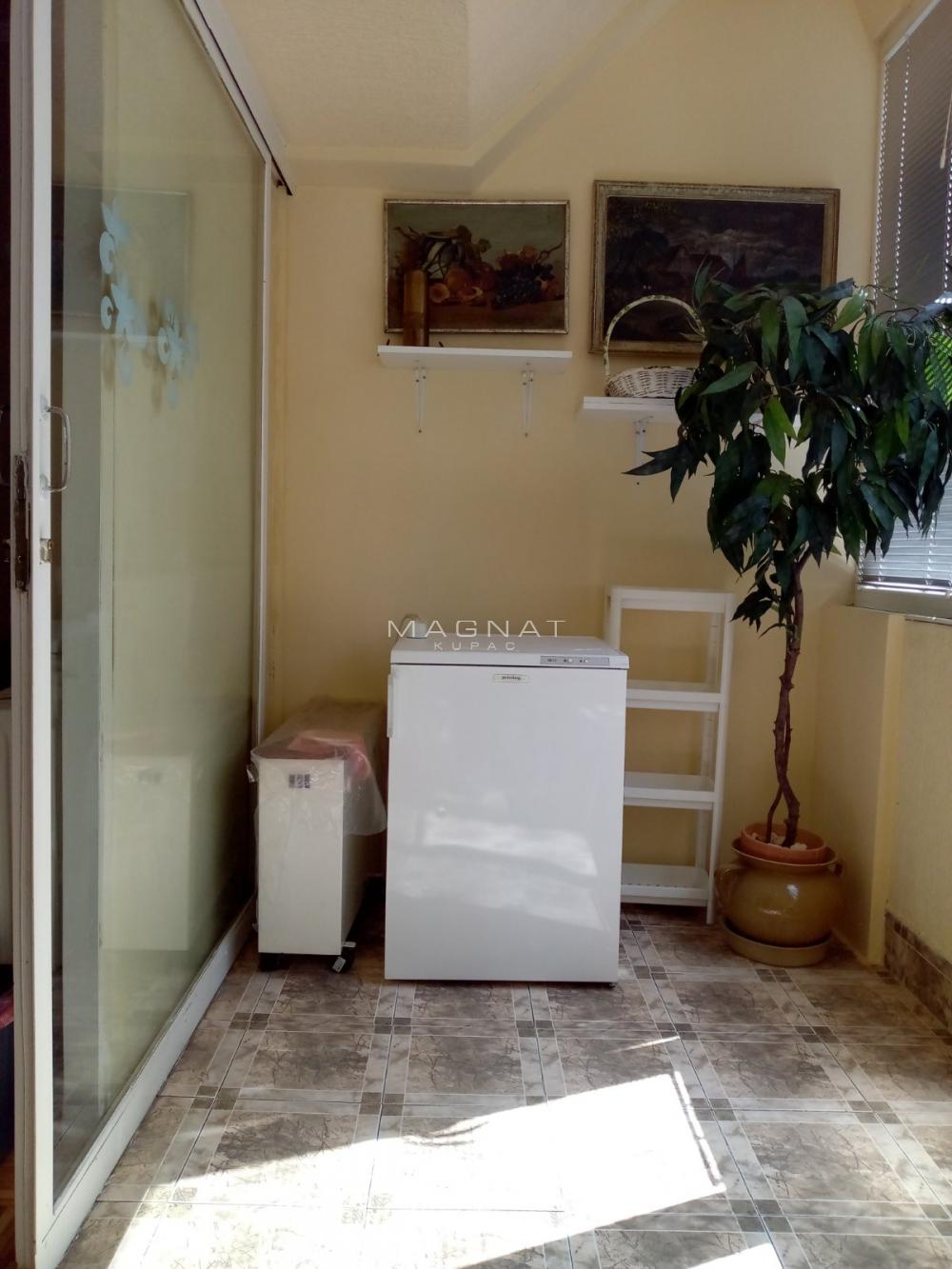 Stan na prodaju u Beogradu, Banjica, trosoban, 78m2, cena 215000 evra