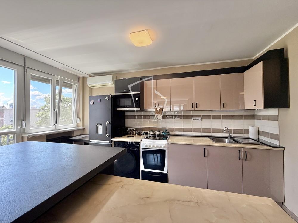 Stan na prodaju u Beogradu, Zemun, dvosoban, 58m2, cena 224000 evra