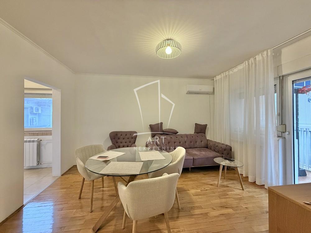 Stan na prodaju u Beogradu, Vračar, dvoiposoban, 53m2, cena 267000 evra
