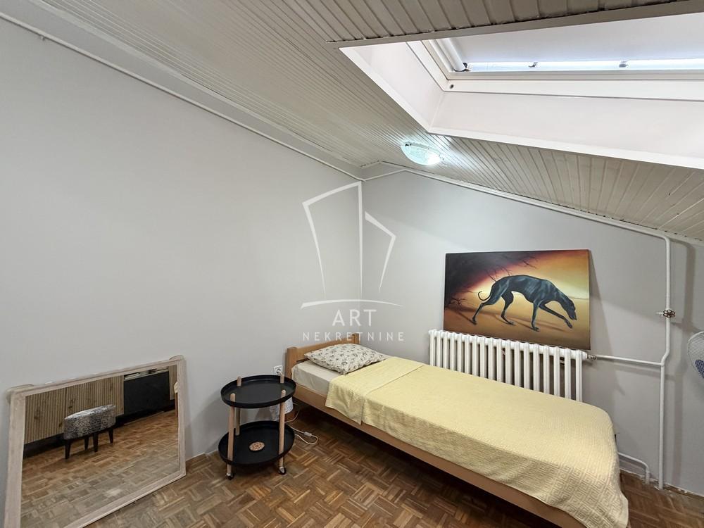 Stan na prodaju u Beogradu, Petlovo brdo, dvoiposoban, 49m2, cena 139900 evra