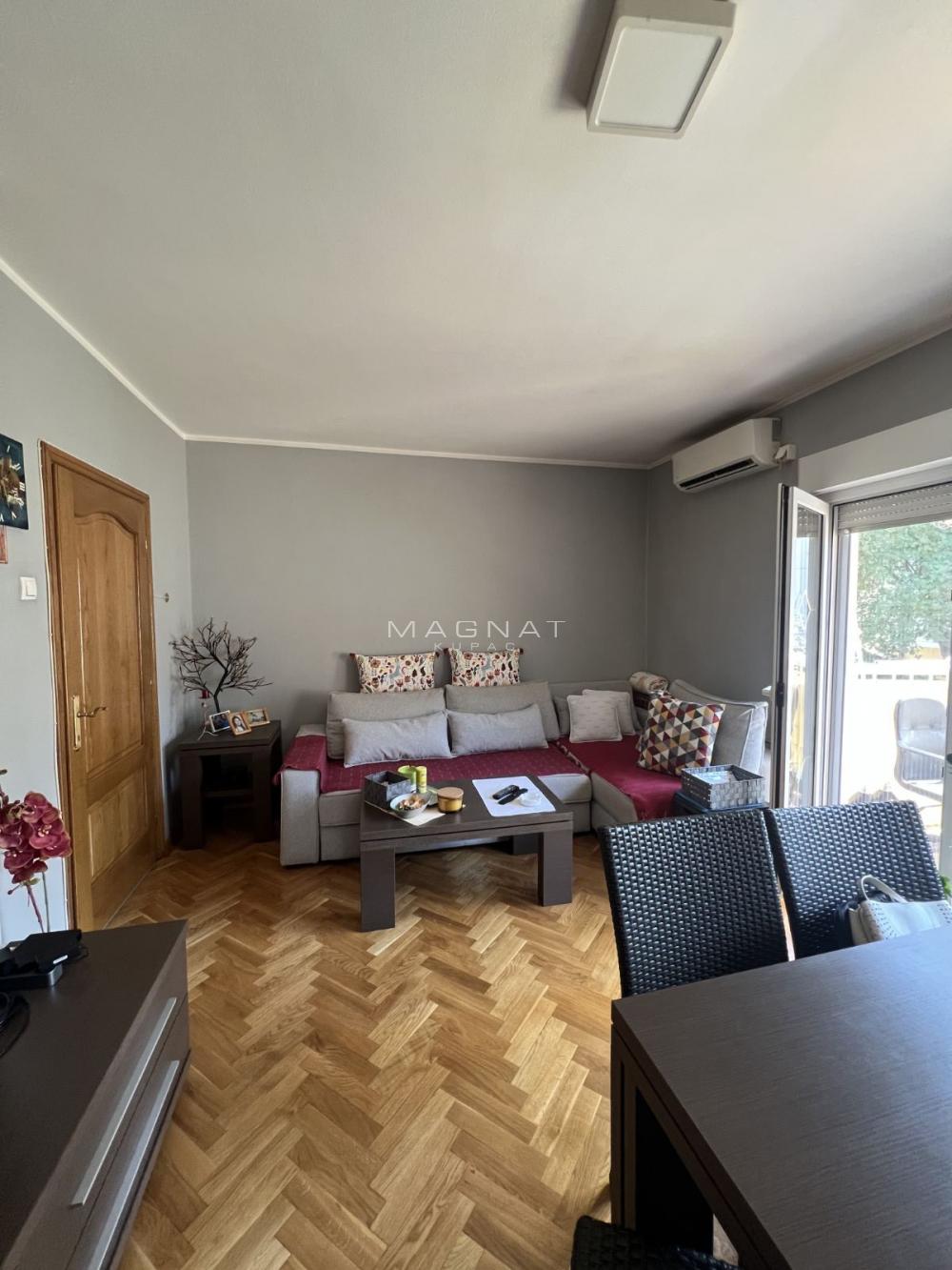 Stan na prodaju u Beogradu, trosoban, 59m2, cena 99000 evra