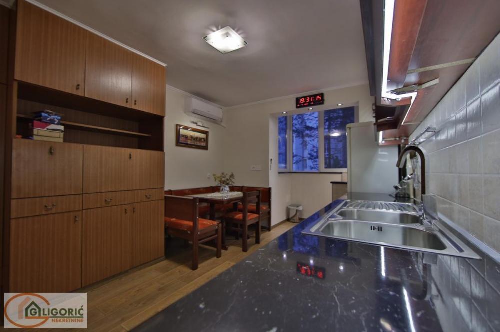 Stan na prodaju u Beogradu, Beograd (centar), dvosoban, 64m2, cena 299000 evra