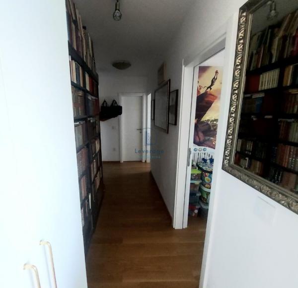 Stan na prodaju u Beogradu, Dušanovac, trosoban, 64m2, cena 245000 evra