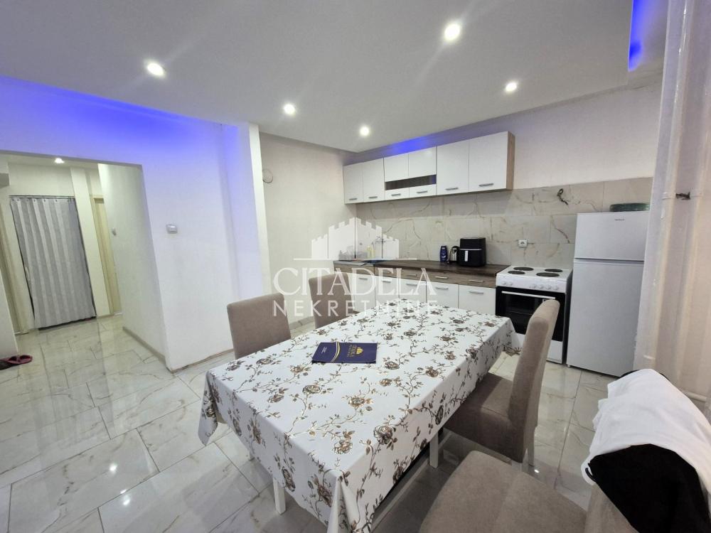 Stan na prodaju u Beogradu, Braće Jerković, trosoban, 90m2, cena 240000 evra
