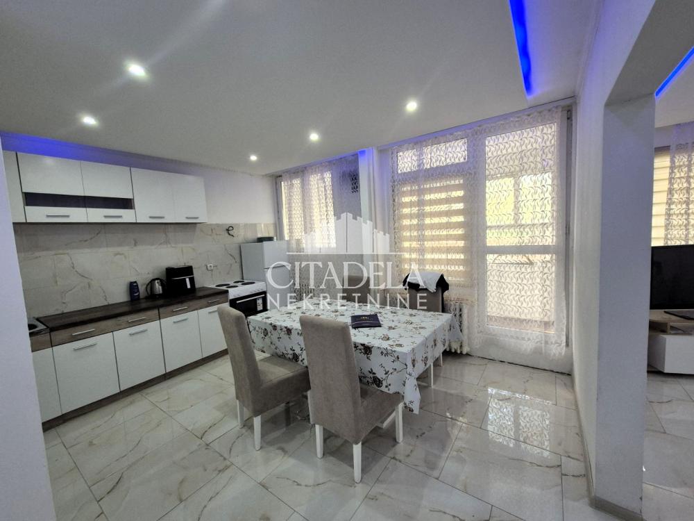 Stan na prodaju u Beogradu, Braće Jerković, trosoban, 90m2, cena 240000 evra